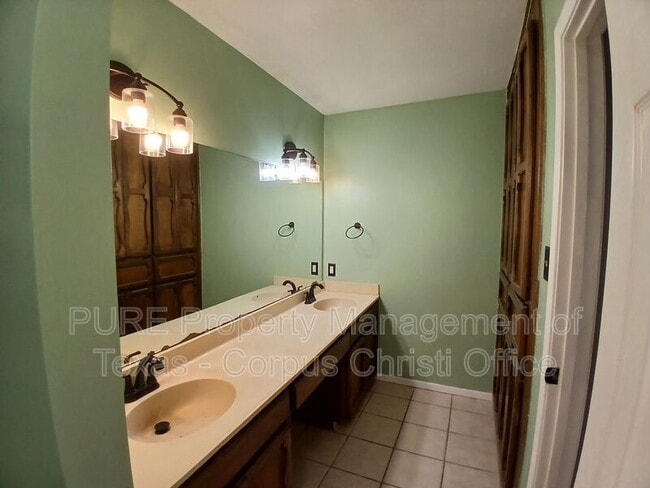 Building Photo - 4033 Sandy Hollow Creek Dr