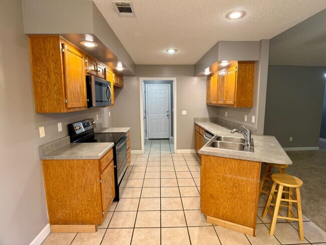 Building Photo - 3 Bed, 2 Bath with Fenced Yard, Two-Car Garage, Brookland School District