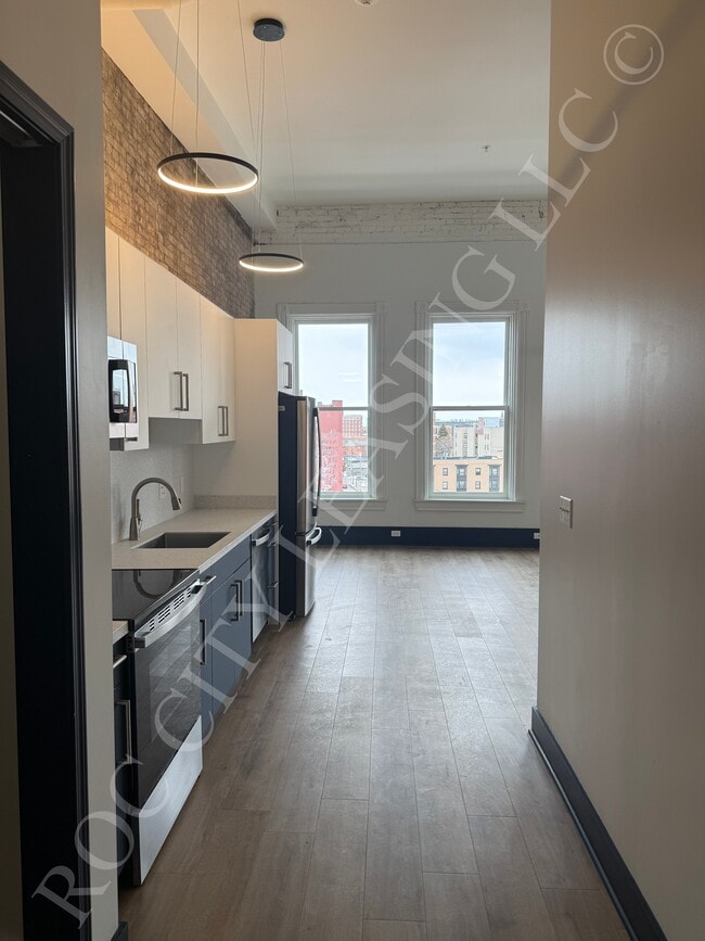 Building Photo - 151 St Paul St