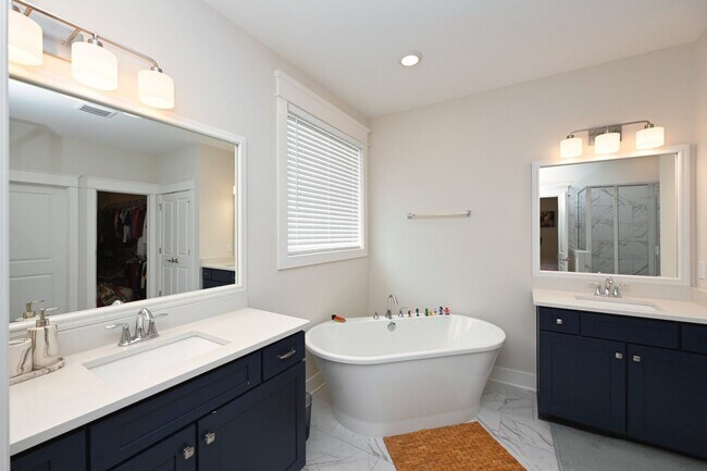 Building Photo - **EXECUTIVE 2022-BUILT HOME IN WILLIAMSON ...