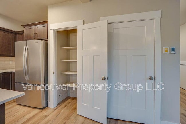 Building Photo - 313 E Caribou Ct