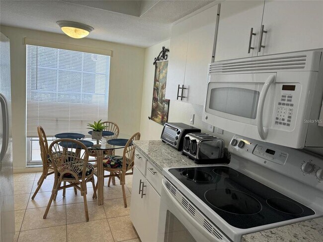 Building Photo - 5246 Wedgewood Ln