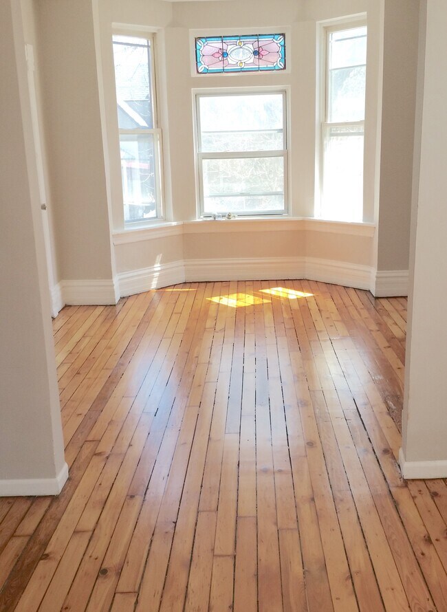 Living Room - 1740 N Spaulding Ave