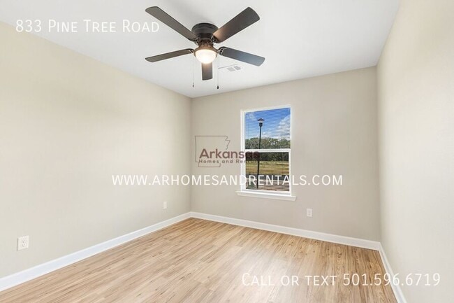 Building Photo - 833 Pine Tree Rd