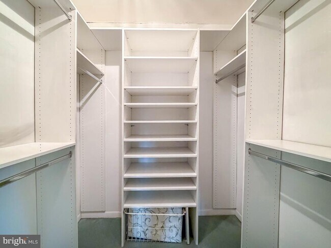 Building Photo - 44303 Delaire Landing Rd