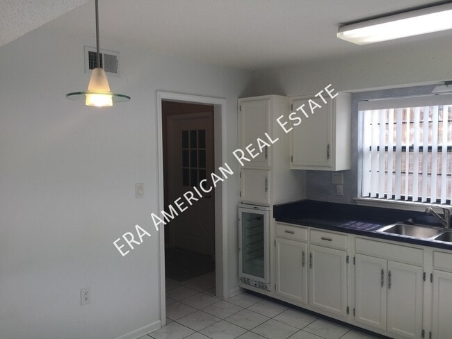 Building Photo - 27 11th St