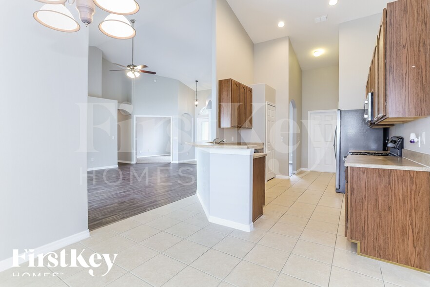 Building Photo - 4648 Huron Bay Cir