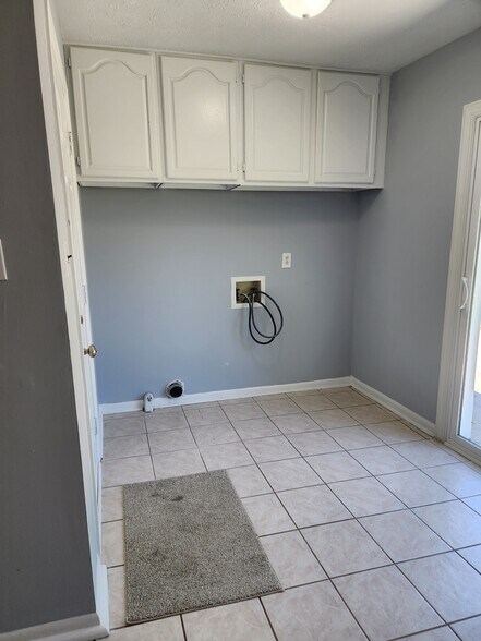 Building Photo - 2408 Crabtree Ct