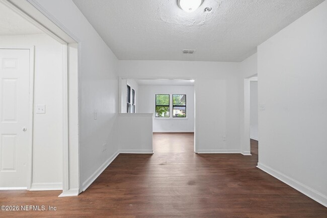 Building Photo - 920 George Cir