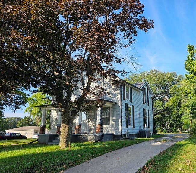 Building Photo - 1809 N 33rd St