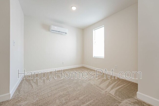 Building Photo - 5 Iron Frg Aly