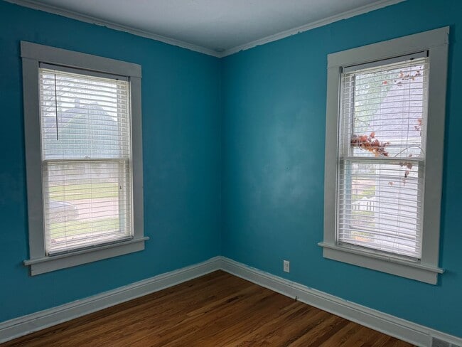 Building Photo - Charming Updated 2-Bed Ranch in the Heart ...