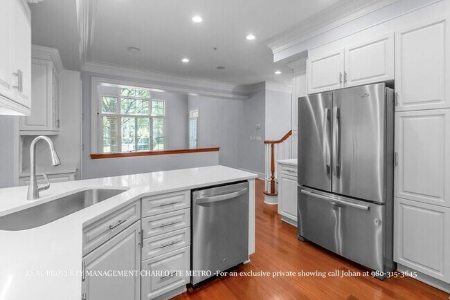 Building Photo - Luxurious 4 Bedroom, 5.5 Bathroom Townhome on Prestigious Queens Road. Contact (980) 315-3645 for...