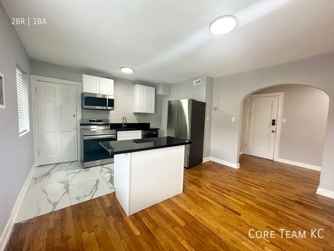Primary Photo - 1114 W 45th St