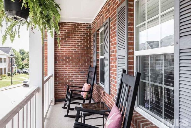 Building Photo - Charming 3BD, 2.5BA Raleigh Townhouse with...