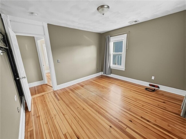 Building Photo - 358 Weeden St