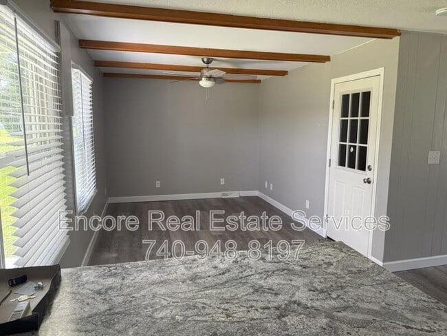 Building Photo - 285 Parkview Dr