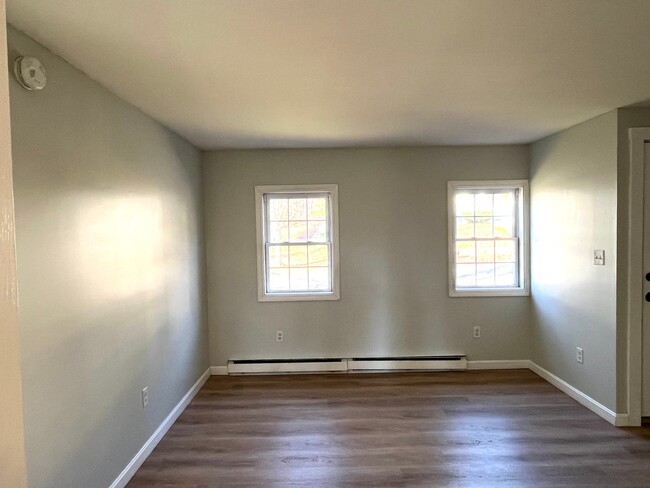 Building Photo - 2BR/1BA Available Now!! - Newly Renovated!...