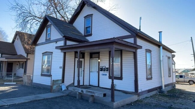 Building Photo - 279 W Railroad Ave