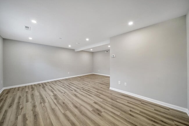 Building Photo - Lovely 3 Bed 2.5 Bath Home!