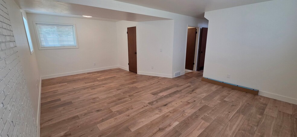 Building Photo - 386 W 1125 N