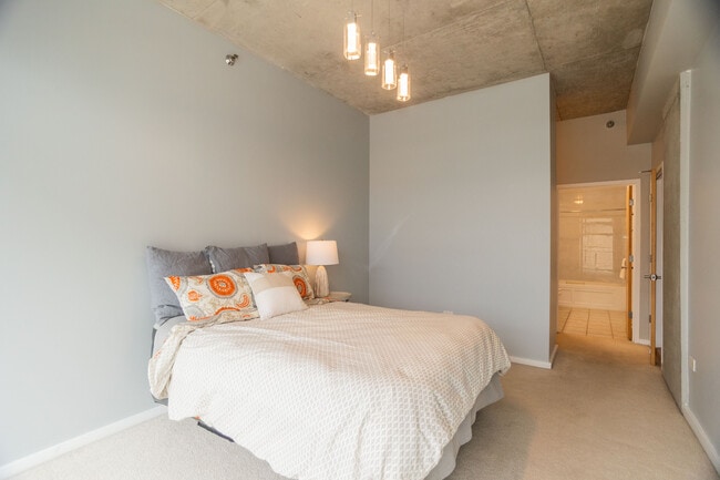 Building Photo - 1620 S Michigan Ave