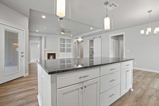 Building Photo - NEWER - BEAUTIFUL 3BD/2.5BA HOME + OFFICE or 4TH BEDROOM