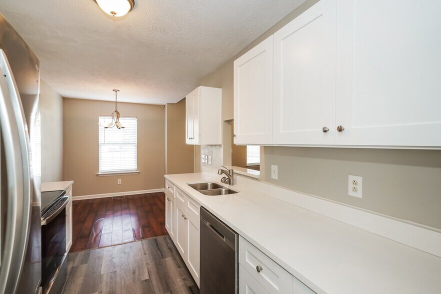 Building Photo - 2121 Hamilton Glen Pl