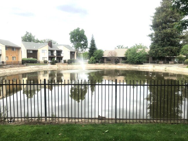 Building Photo - Back to School Two Weeks Free Rent! Darling condo in a great community with amenities