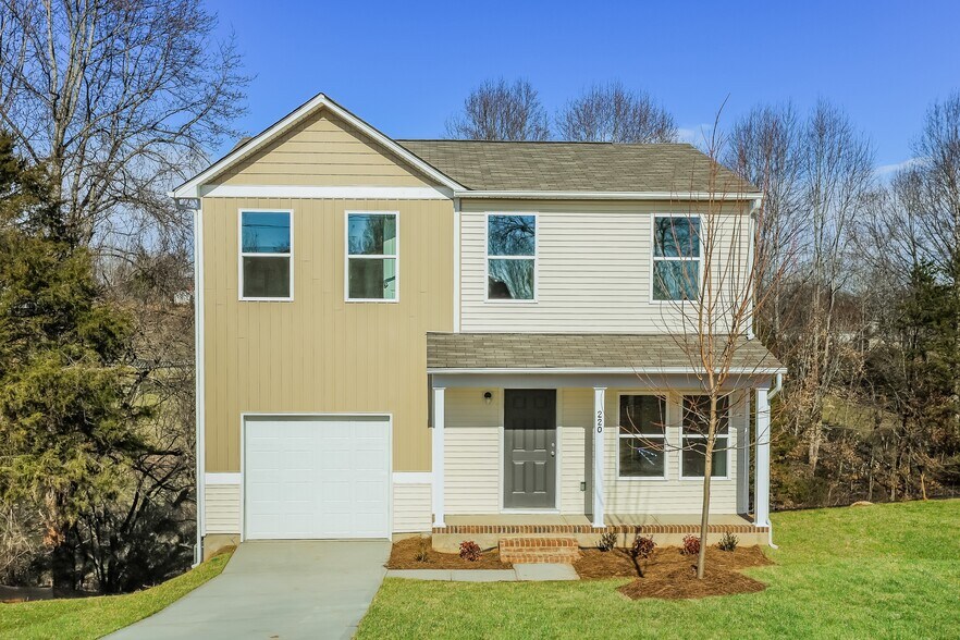 Primary Photo - 220 Grassy Meadow Ln
