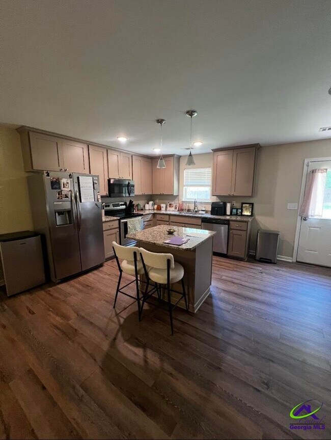 Building Photo - 225 Addison Ln