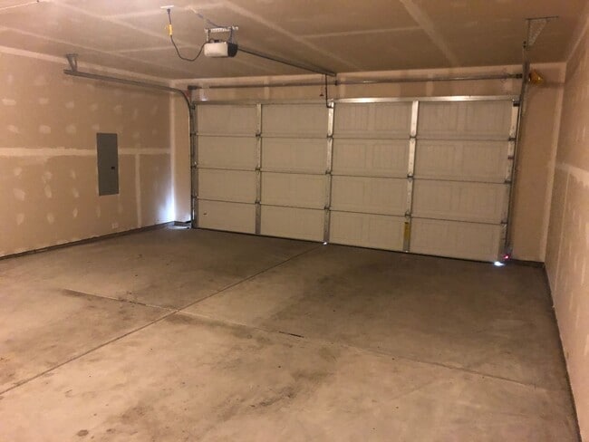 Building Photo - 1358 E Brecken Dr