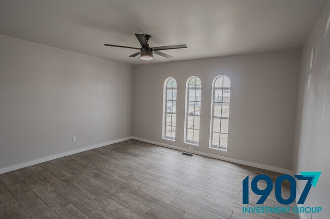 Building Photo - 1213 SW 97th St