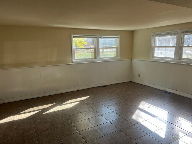 Building Photo - 929 Greenbrier Rd