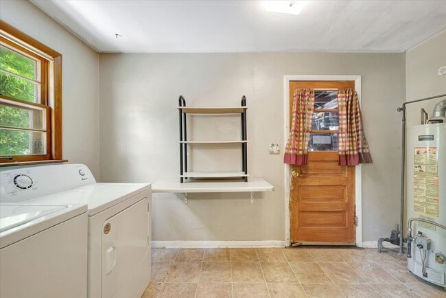 Building Photo - 2 BED / 1 BATH HOUSE IN CENTRAL CHAMPAIGN ...