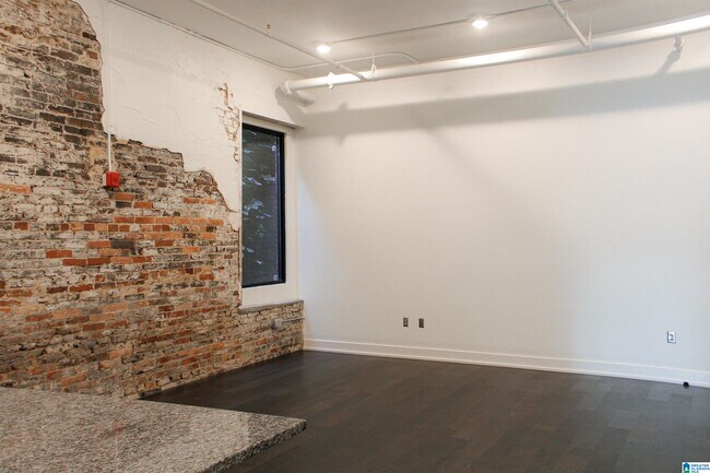 Building Photo - 1620 3rd Ave N