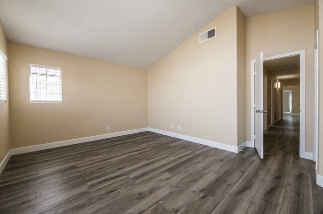 Building Photo - Stunning 5 bed home in Summerlin.