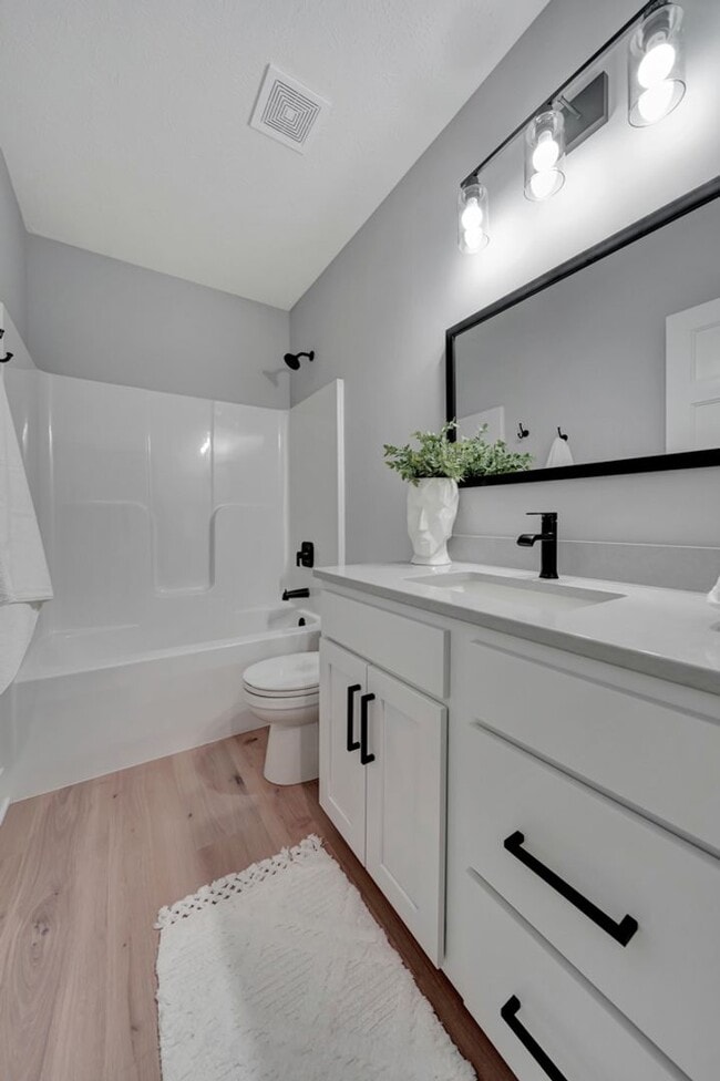 Building Photo - Beautiful Luxury Townhome
