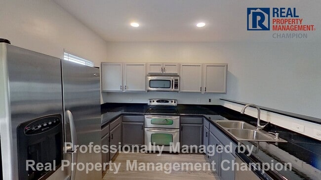 Building Photo - Spacious 3-Story Townhome in the Heart of Carolina Beach — Backs to State Park