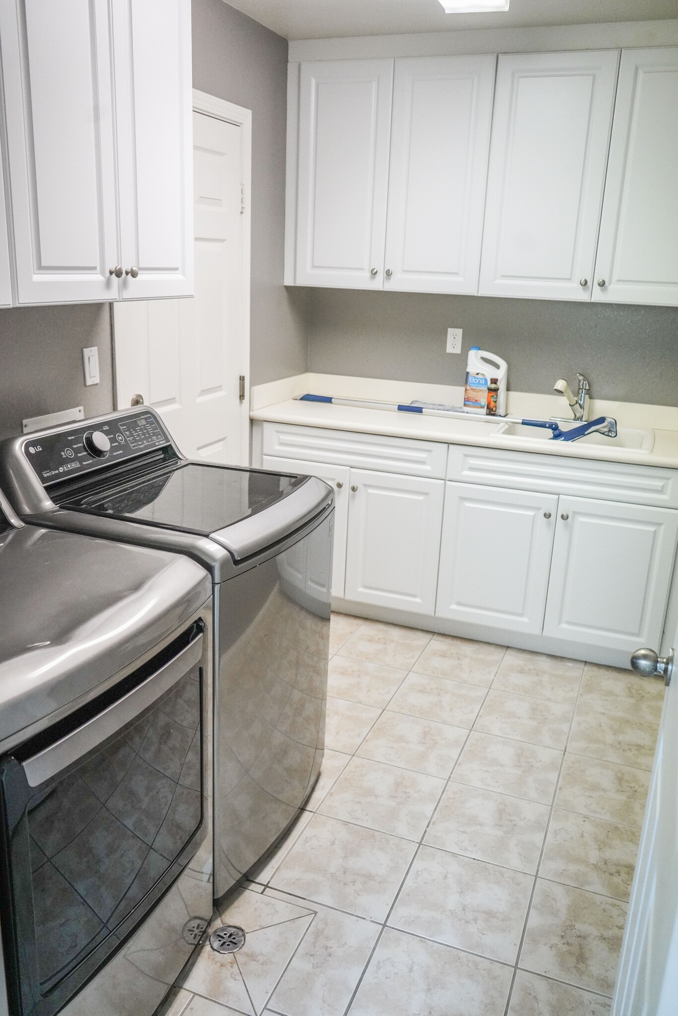 laundry room off garage - 1882 Shadetree Dr