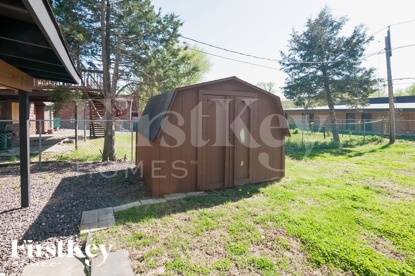 Building Photo - 9553 Winkler Dr