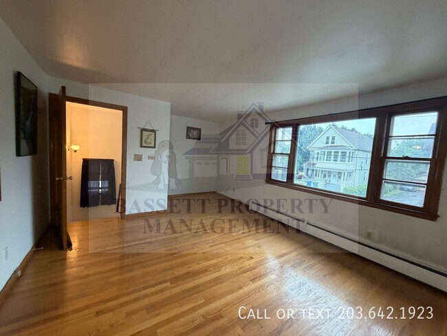 Building Photo - 33 Beacon St