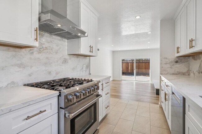 Building Photo - 700 Gull Ave