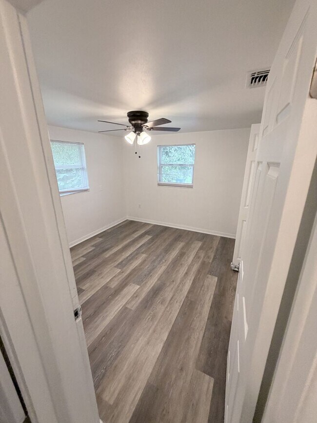 Building Photo - 21377 Campbell Dr