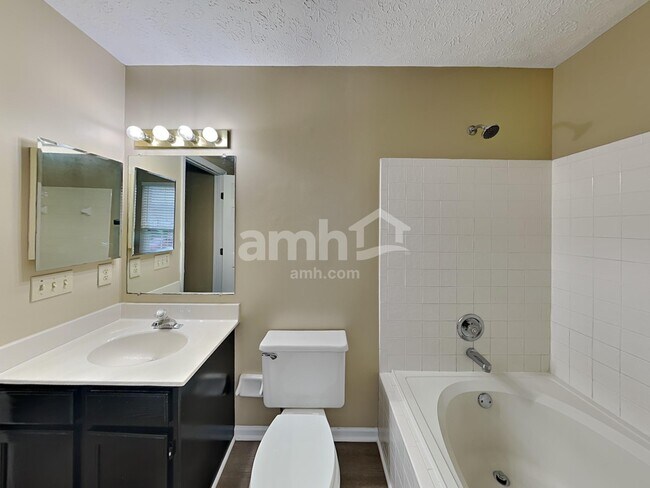 Building Photo - 4626 Laurel View Dr