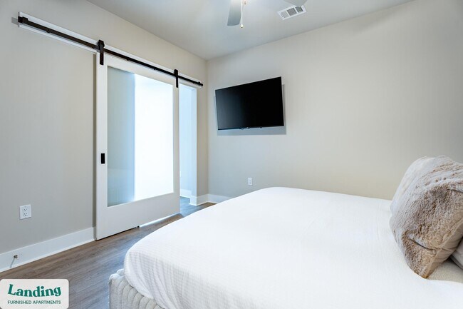 Building Photo - 300 E Broad St