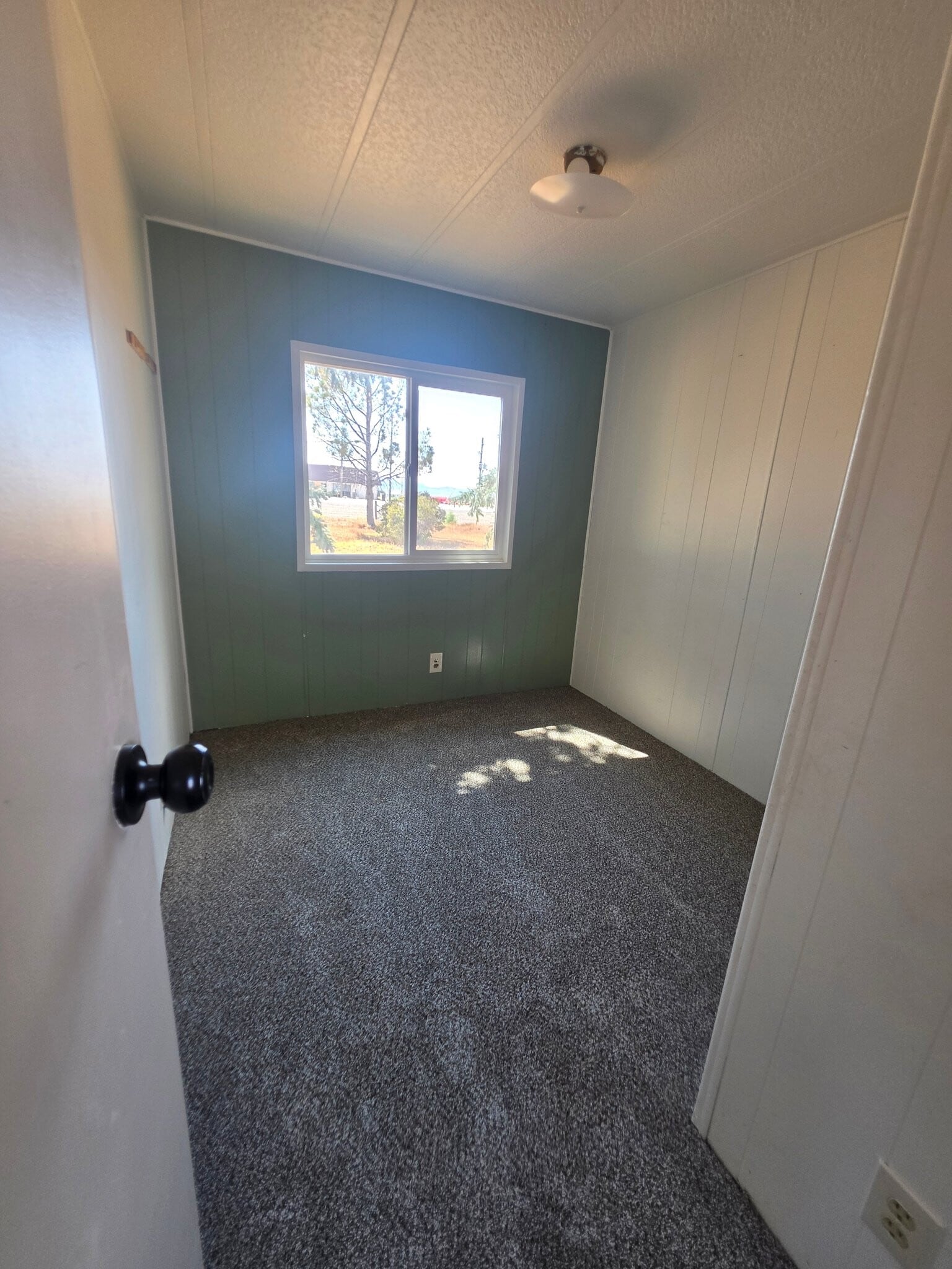 Building Photo - 1112 US-30