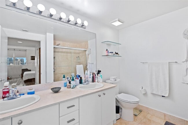 Building Photo - 2475 Brickell Ave