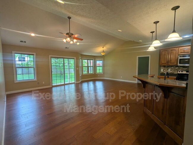 Building Photo - 120 Victory Lake Dr