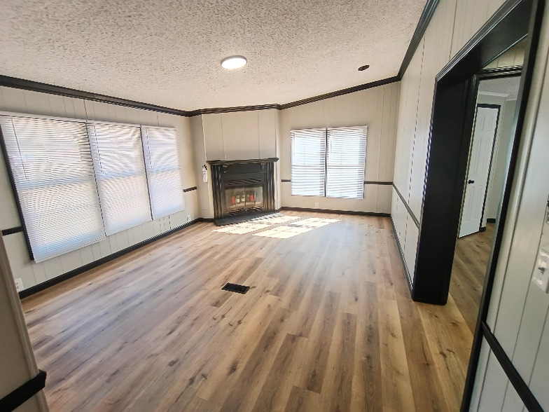 Building Photo - 12 Deerwood Park